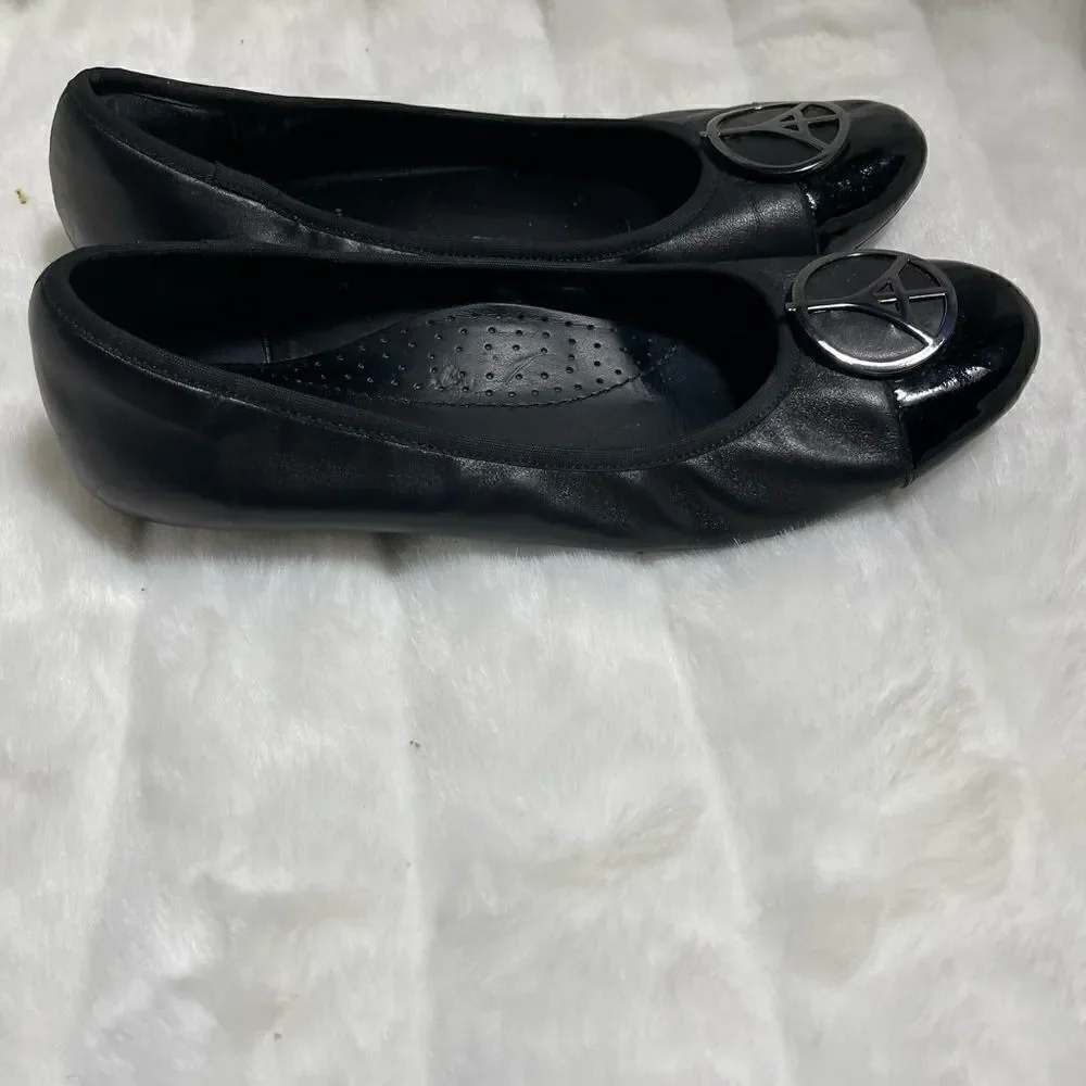 Vaneli black leather flats shoes round toe with a silver tone logo accent SZ9M
